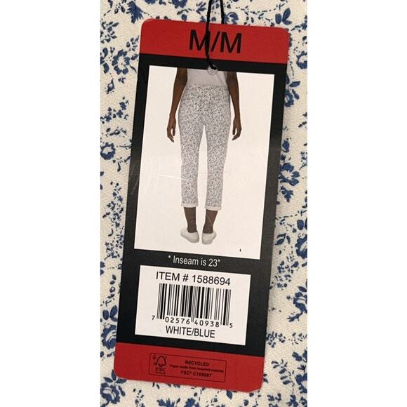 NWT Mario Serrani Cuff Capri Stretch White & Blue Floral Pants Medium - Picture 7 of 9